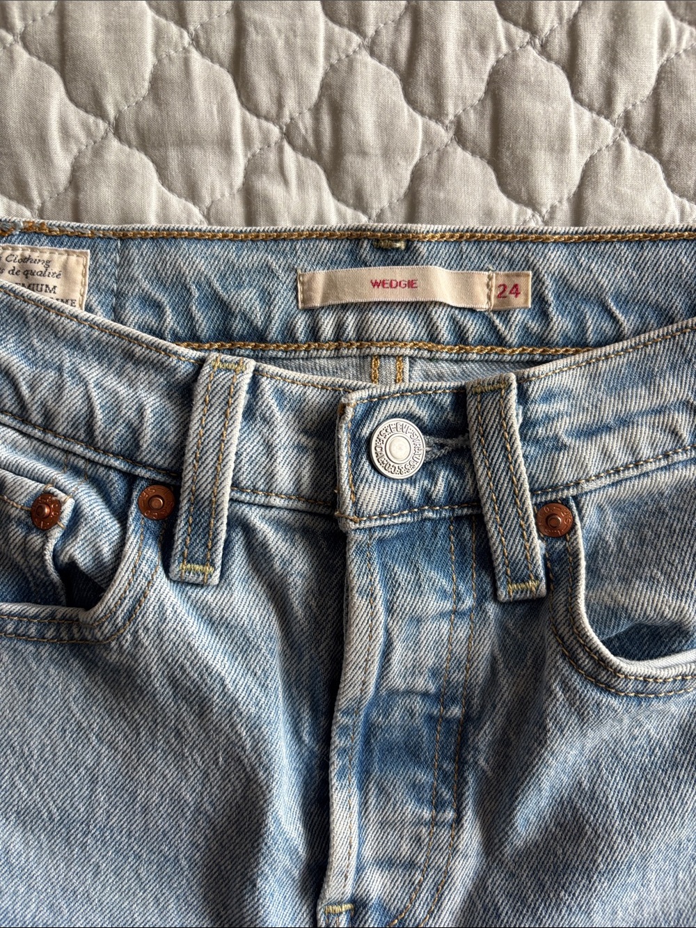 Levi's Wedgie Slim Straight Jeans - Picture 8 of 10